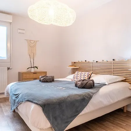 L'elegance : Grande Chambre/stationnement *