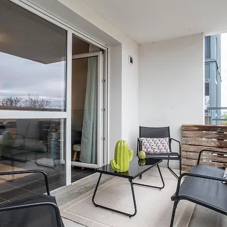 L'elegance : Grande Chambre/stationnement Apartment