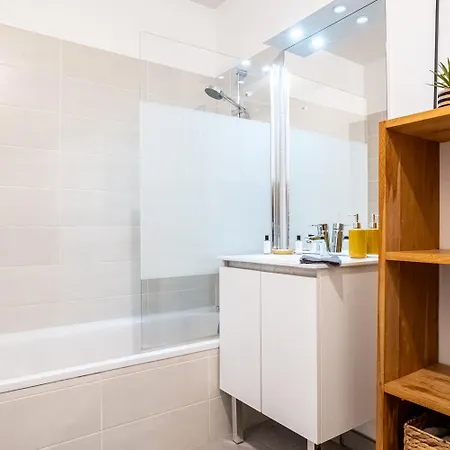 L'elegance : Grande Chambre/stationnement * Annecy