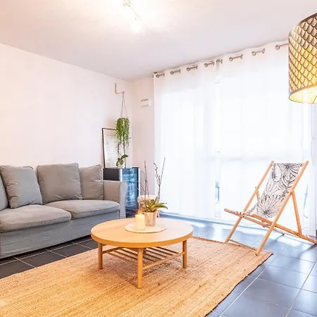 L'elegance : Grande Chambre/stationnement * Annecy