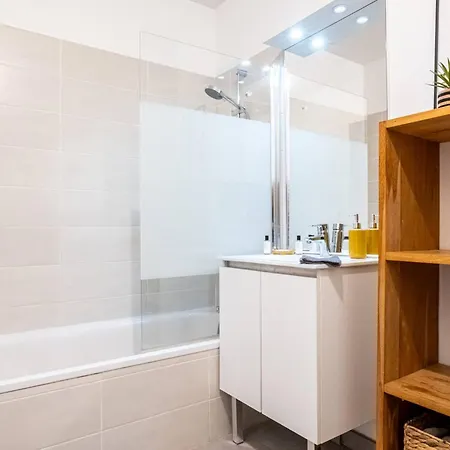 L'elegance : Grande Chambre/stationnement
